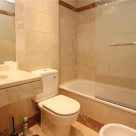 2 Bedroom Lovely In Apartment